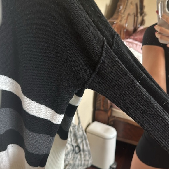 Color Block Sweater - Picture 2 of 4